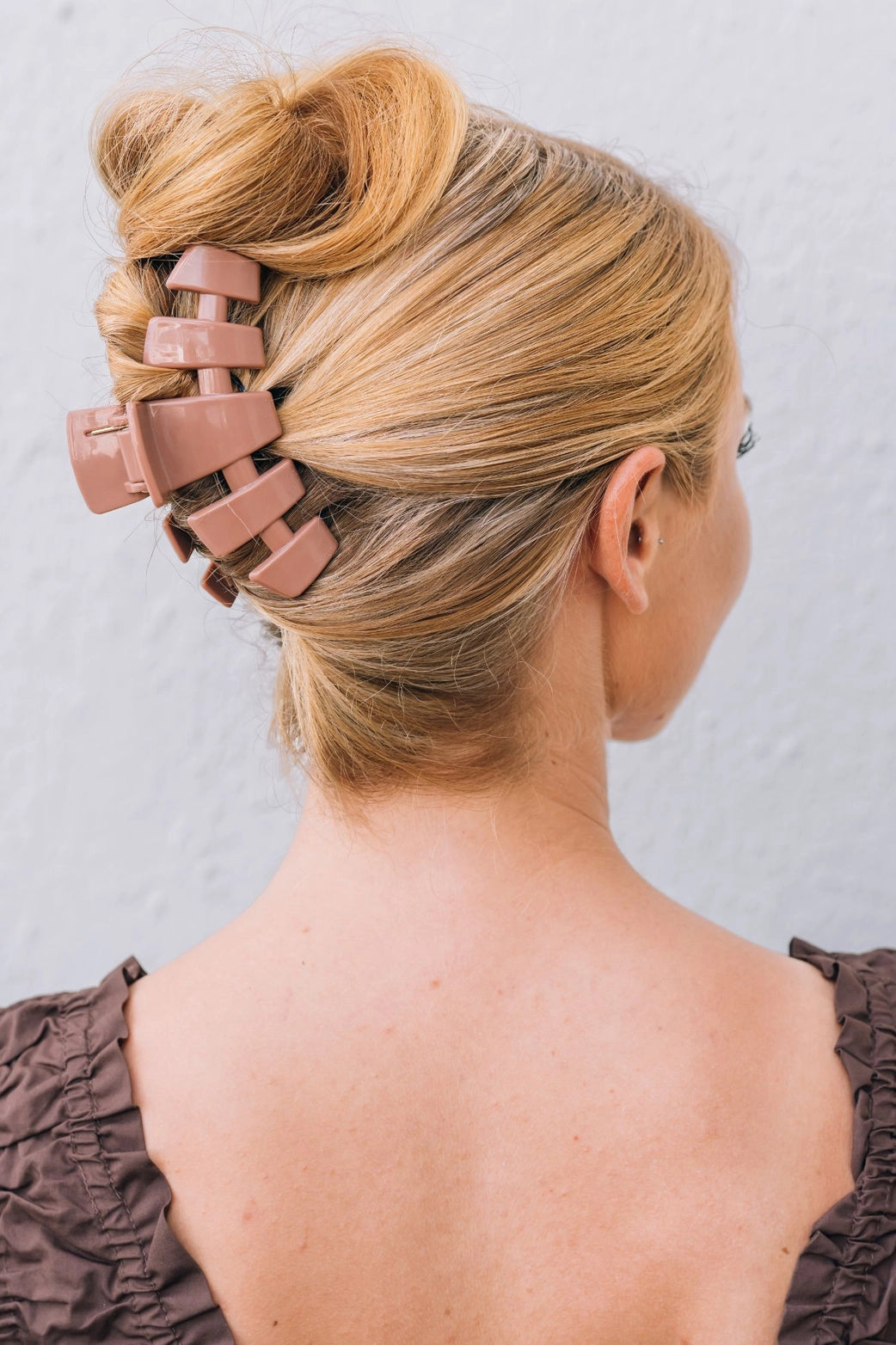 Classic Mocha Mousse Large Hair Clip