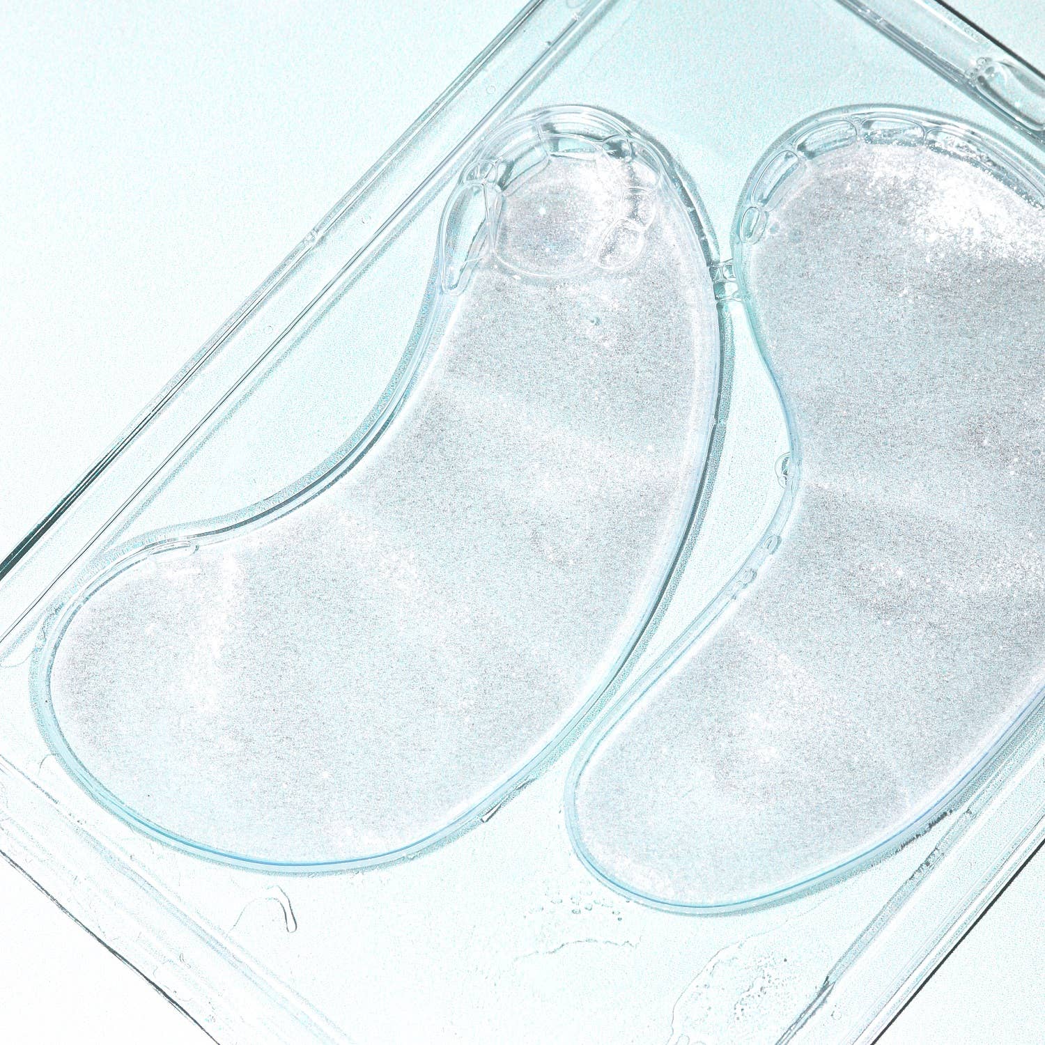 Illuminating Diamond Dust Under Eye Masks