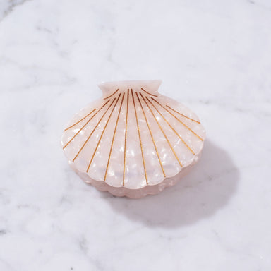Shell-shaped hair clip with gold accents 