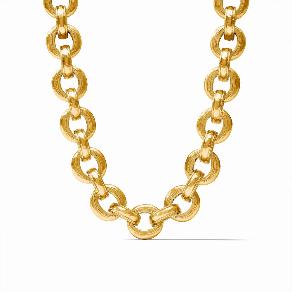 An elegant necklace of lightly hammered golden links featuring a splendid pierced design on the inside and finished with a toggle.