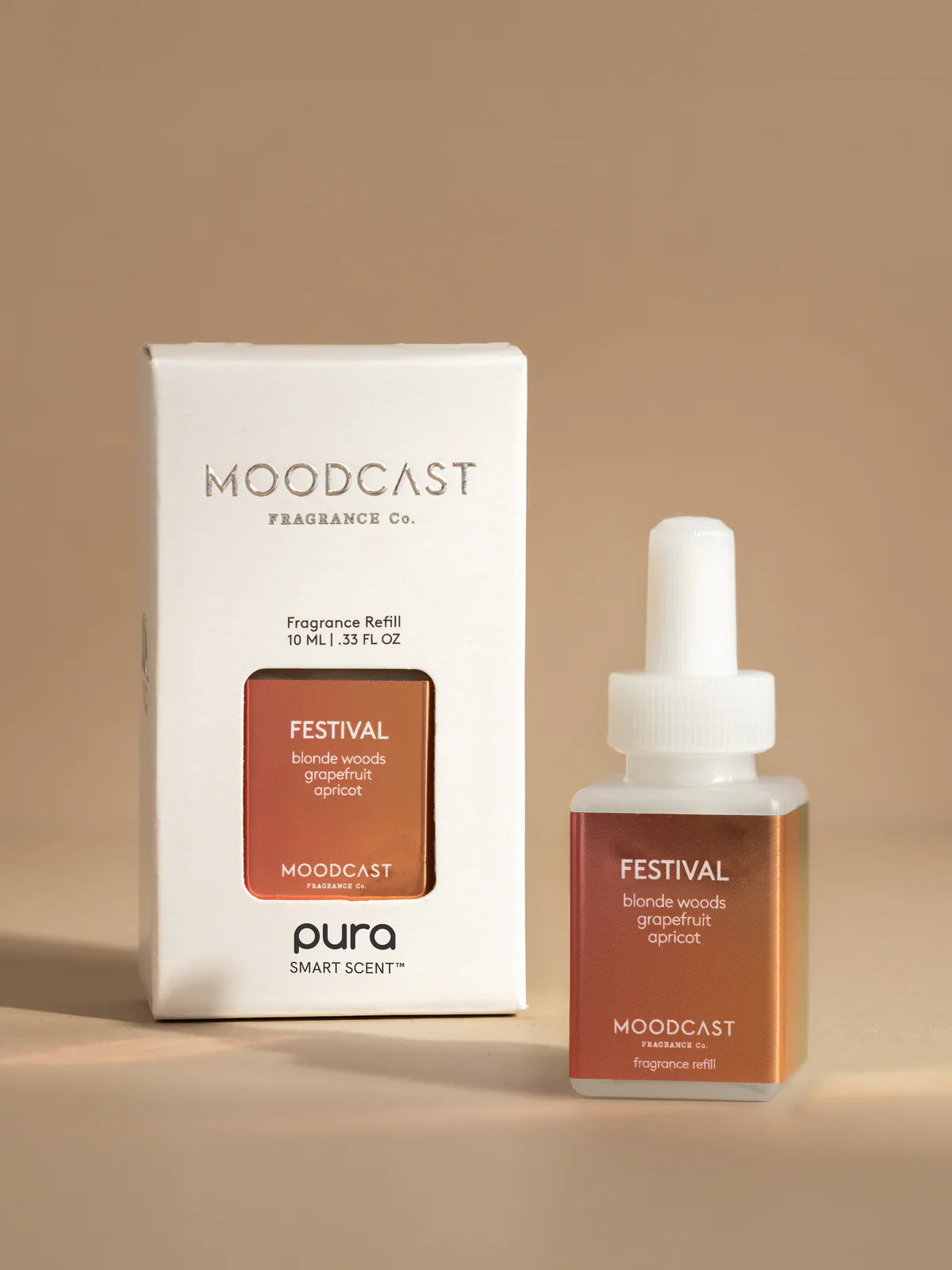 Pura scent with notes of blonde woods, grapefruit, and apricot