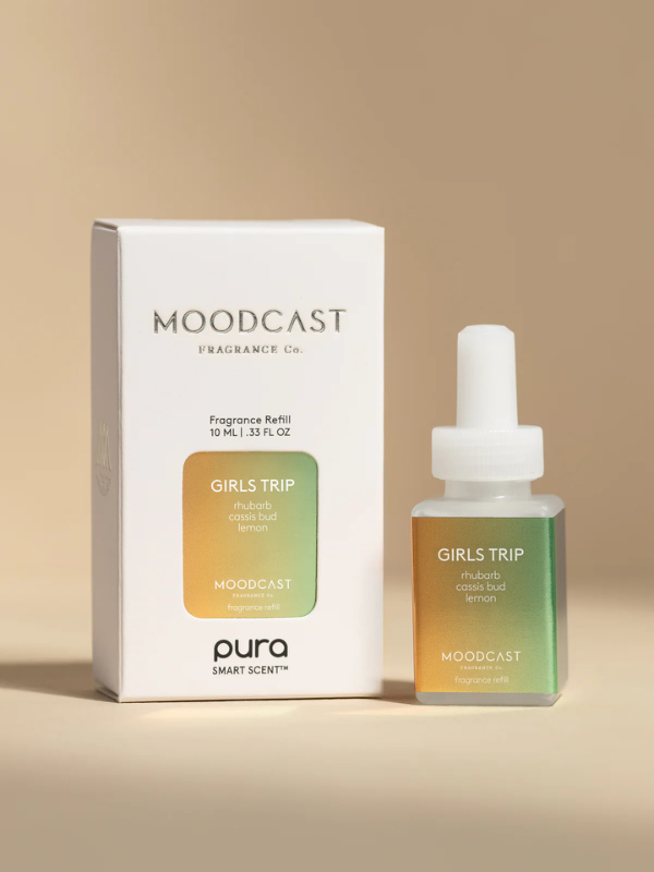 Pura scent with notes of rhubarb, cassis bud, and lemon
