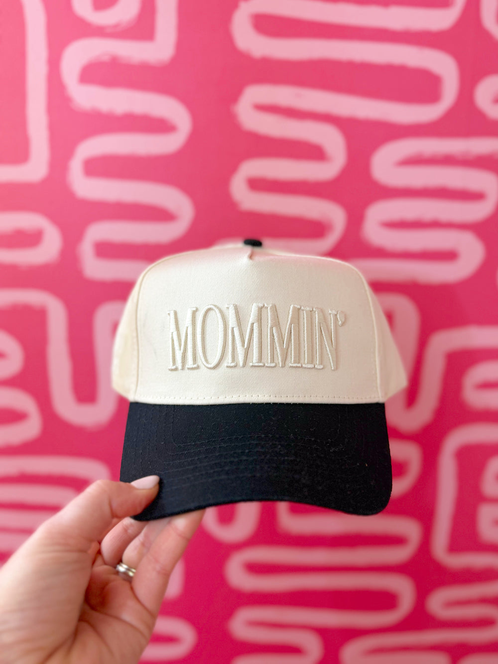 Mommin' Vintage Trucker Hat: Black