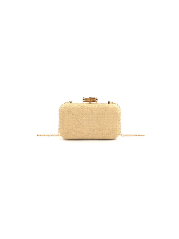 rattan cluth with a gold chain 