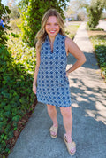 Blue abstract patterned v-neck dress with pockets 
