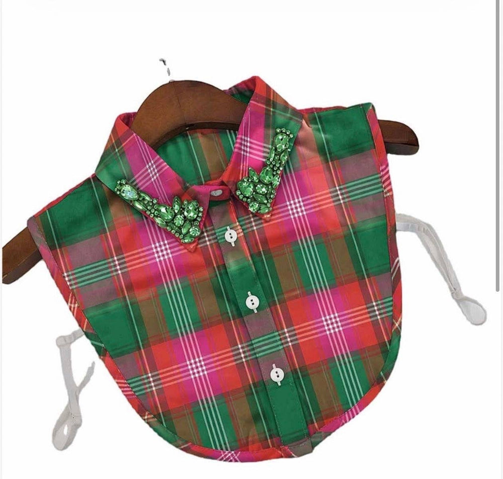  This festive detachable collar features a classic red and green plaid print with sparkling green jeweled embellishments along the collar points. 